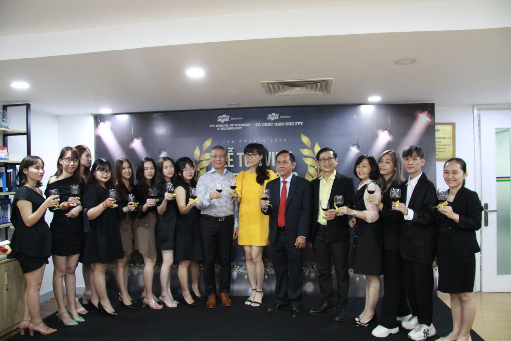 Lựa chọn loại hình khi dùng dịch vụ thành lập công ty giá rẻ TPHCM