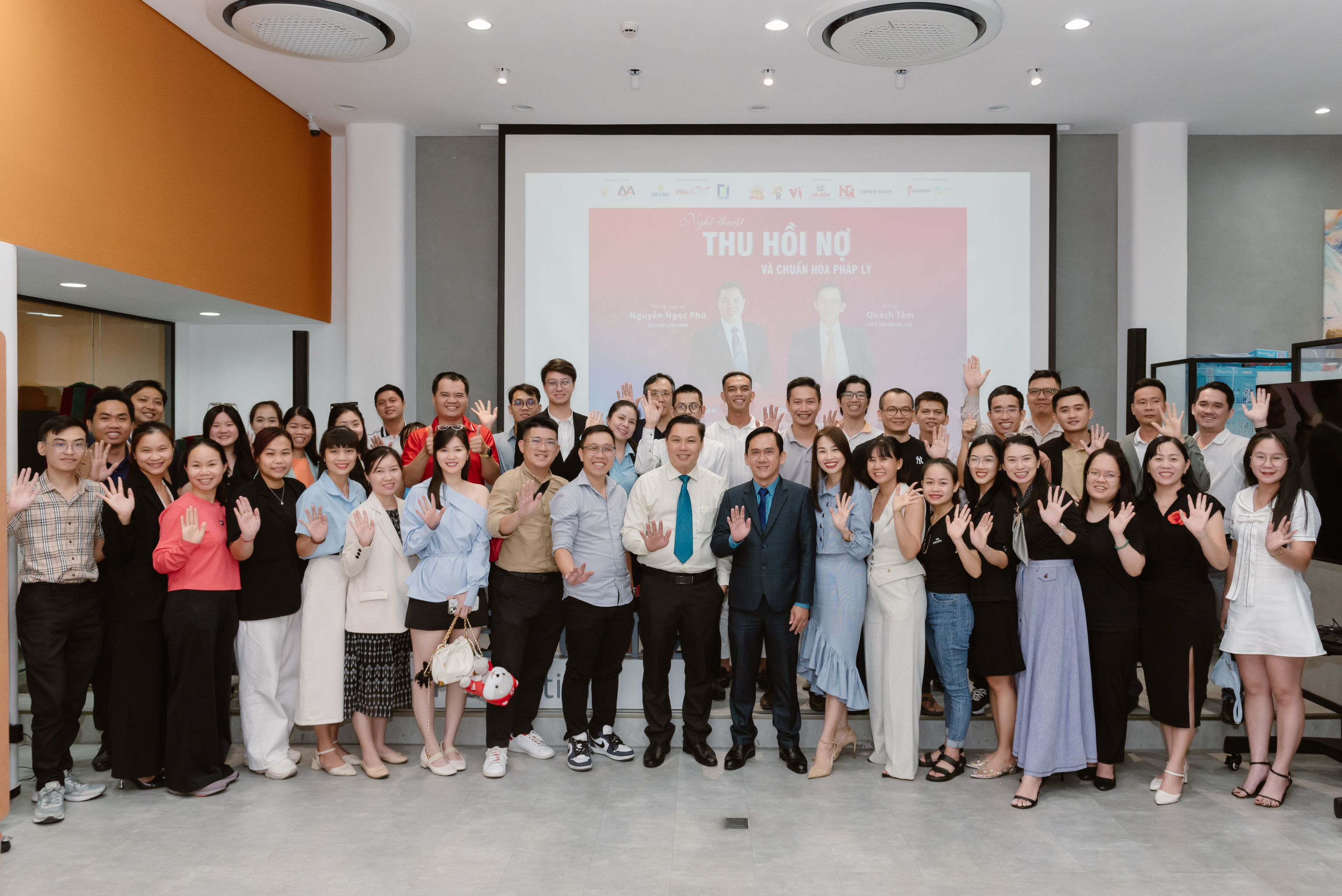 Thành lập doanh nghiệp và xây dựng hệ thống vận hành