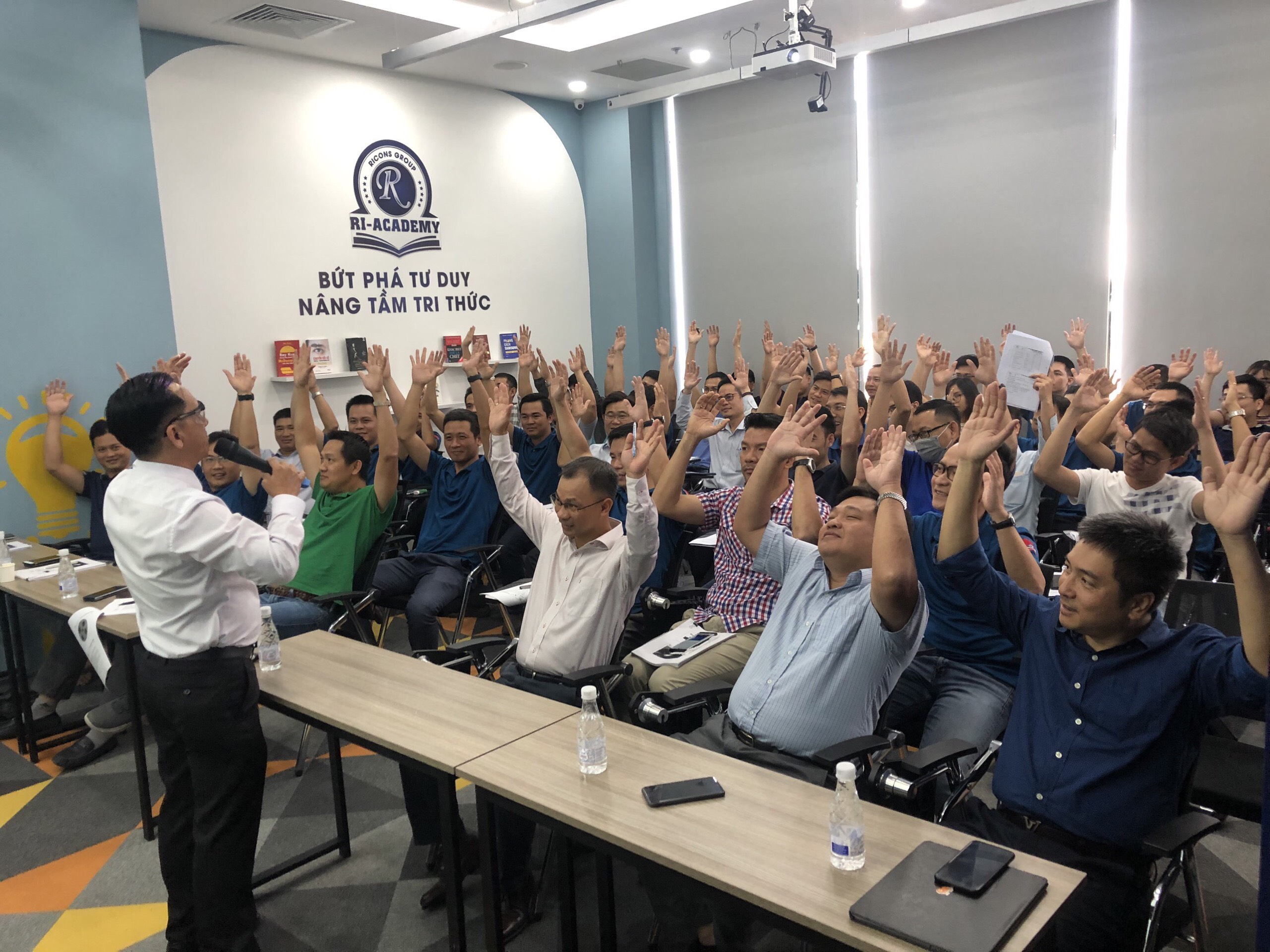 Lựa chọn loại hình khi thành lập doanh nghiệp online nhanh gọn tại TPHCM